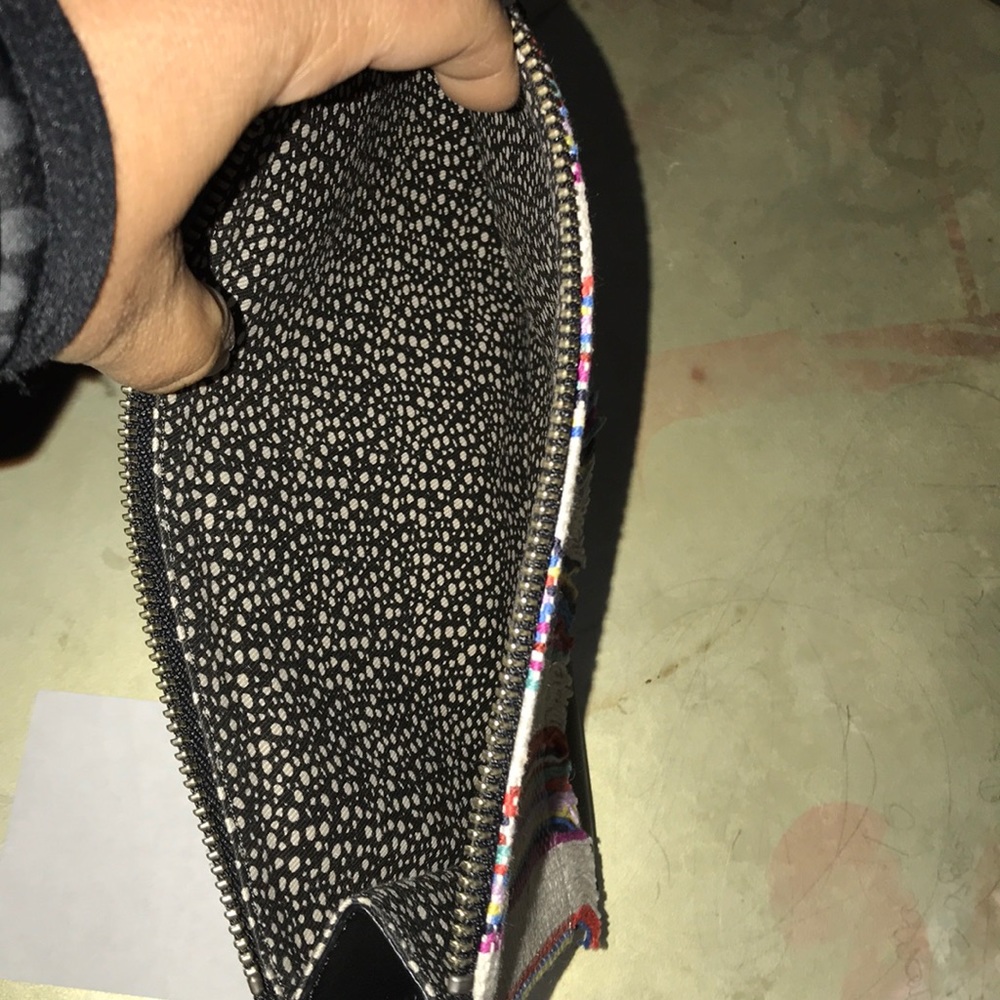 Pouch - Picture 3 of 6